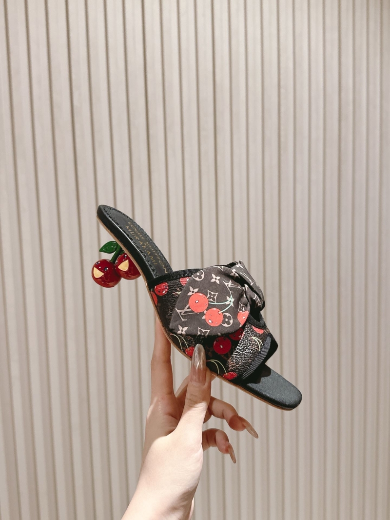 l0vis Vvtt0n slippers